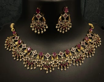 Set di collana girocollo da sposa con fiore placcato oro e pietra bianca semipreziosa AD / Gioielli da sposa con pietra color AD CZ / Set di choker in stile Bollywood - Italia