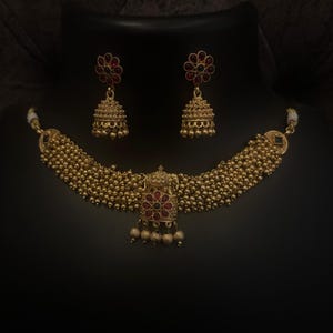 Gouden ketting, ruby choker ketting set, ghungoo ketting, Indiase choker, Guttapusalu ketting, tempelsieraden, Zuid-Indiase sieraden