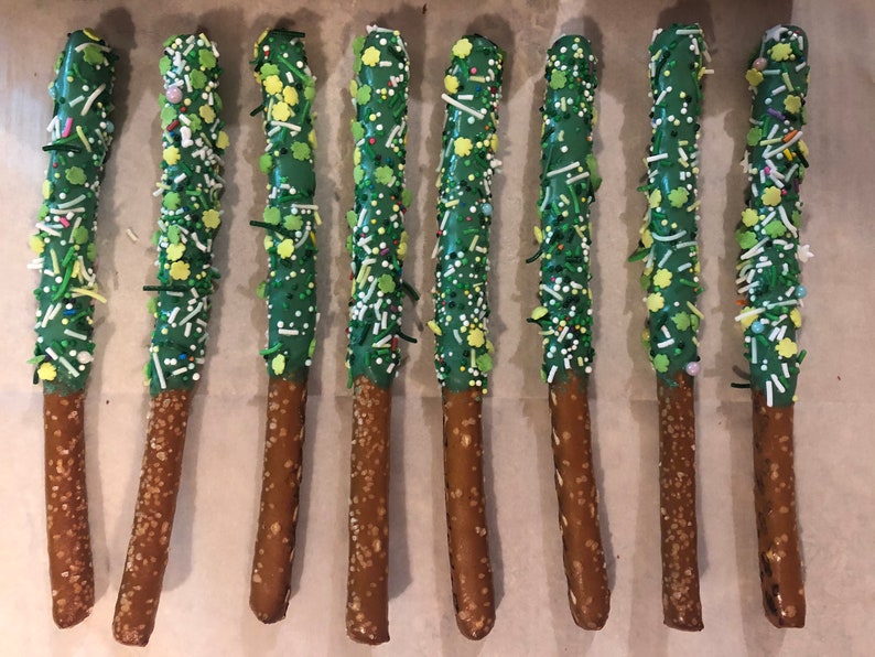 St Patricks Day Chocolate Covered Pretzels Rods.