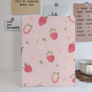 Cute Strawberry iPad Case with Pencil Holder for iPad 10/9/8, 10.2"11"12.9", iPad Air 4 iPad Mini 6 5 4 iPad 2022 2021 Pro Cover