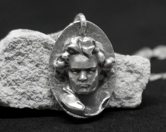 Colgante de plata de ley de Beethoven / Joyas de compositor clásico / Regalo para amantes de la música y músicos / Collar de pianista