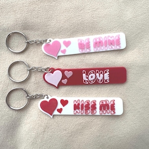 Cadeau Saint-Valentin | Porte-clés personnalisé imprimé en 3D avec icône coeur | Porte-clés pour sac d'école pour enfants | Porte-clés avec nom personnalisé | Saint-Valentin