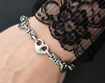 Pulsera de cadena con corazón de acero inoxidable estilo grunge. Whimsigoth, joyería gótica Alt Punk del Reino Unido.