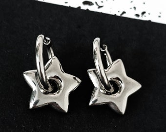 Aros Huggie con Estrella Gótica: Pendientes Góticos Grunge Y2K. Joyería Extravagante del Reino Unido.