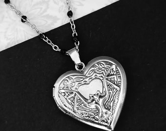 Grunge Heart Locket Necklace: Goth Y2K Photo Choker, Stainless Steel UK