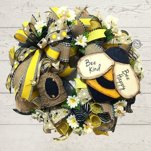 Bee Wreath, Bumblebee Wreath for front door, Bee Lovers decor, Spring mesh wreath, All occasion gift for friend, Everyday door decor, Bees