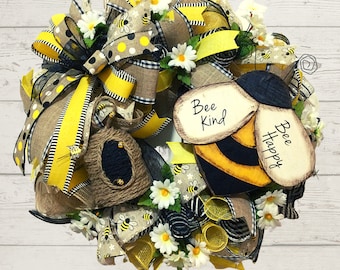 Bee Wreath, Bumblebee Wreath for front door, Bee Lovers decor, Spring mesh wreath, All occasion gift for friend, Everyday door decor, Bees