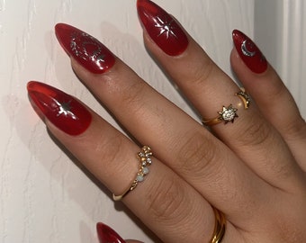 Ongles rouge céleste en gelée cramoisie | ongles réutilisables | Gel Premium Press on Nails | Faux ongles | signe du zodiaque | argent chromé
