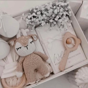 Baby Geschenk Box | Geschenk zur Geburt | Taufe | Babypflege | Spielzeug | Meilenstein Karten | Babyparty | Schwangerschaft | Musselintuch