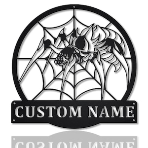 Puede incluir: Arte de pared de metal negro con una araña en una telaraña con el texto "CUSTOM NAME" debajo.