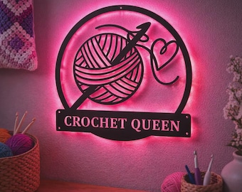 Arte de parede de metal em crochê, luzes LED, placas de metal personalizadas com leques de crochê, decoração de crochê, tapeçaria de parede em tricô, placa de neon em crochê
