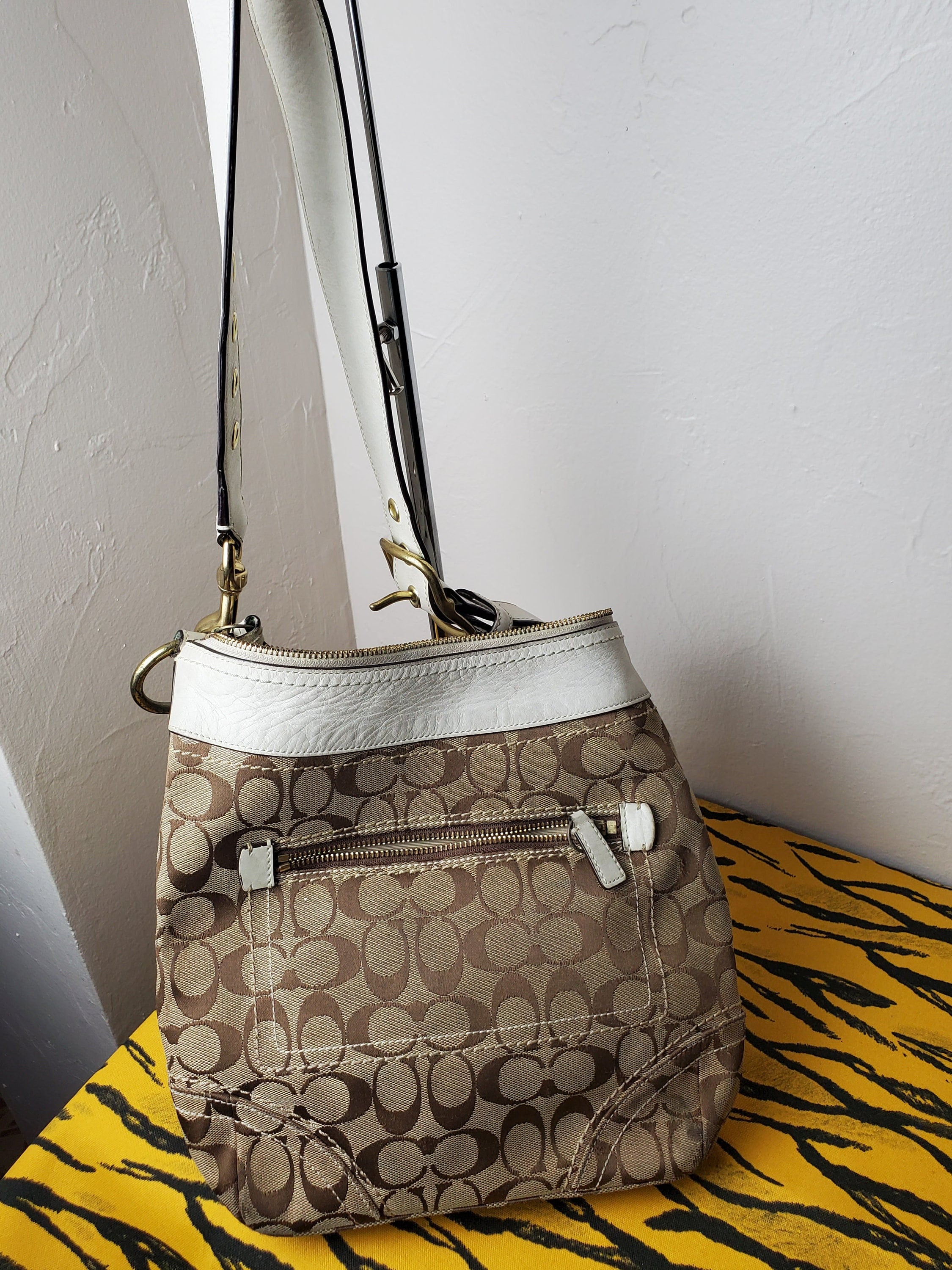 Coach bag second hand hotsell