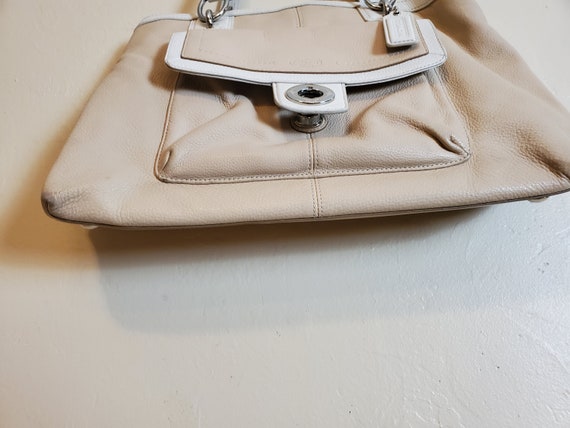 Vintage Coach Beige and White LeatherPurse - image 4