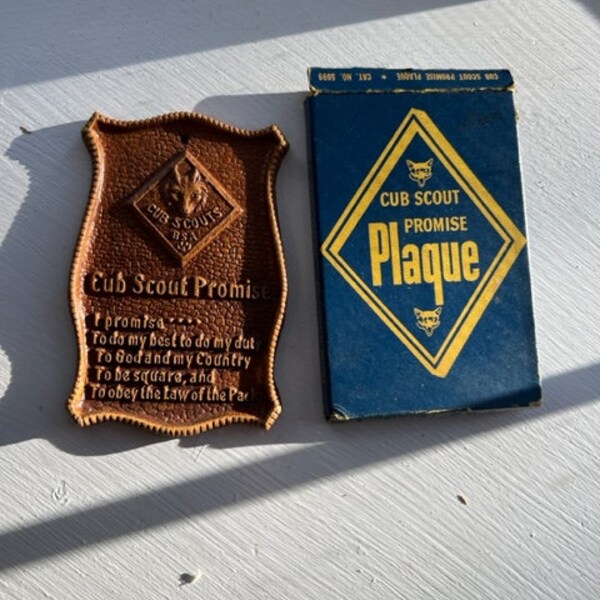 Vintage cub scout promise plaque in box motto wall hanging