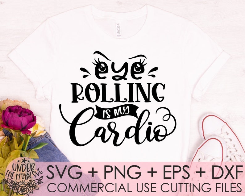 Puede incluir: Camiseta blanca con texto negro que dice "Eye Rolling is my Cardio". El texto est&aacute; en una fuente estilizada. La imagen tambi&eacute;n incluye un arreglo floral y un par de zapatillas blancas.