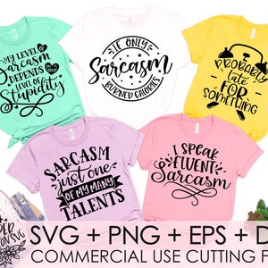 Puede incluir: Cinco dise&ntilde;os diferentes de camisetas con diferentes frases sarc&aacute;sticas. Los dise&ntilde;os incluyen "Mi nivel de sarcasmo depende de tu nivel de estupidez", "Si solo el sarcasmo quemara calor&iacute;as", "Hablo sarcasmo con fluidez", "El sarcasmo, solo uno de mis muchos talentos", y "Probablemente tarde para algo".