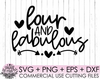 Puede incluir: Diseño gráfico en blanco y negro con el texto "four and fabulous" con corazones y flechas. El texto está en una fuente de escritura. El diseño está sobre un fondo de madera blanca. Archivos SVG, PNG, EPS y DXF para cortar de uso comercial.