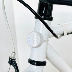 AirTag Bike Mount / Reflector image 8