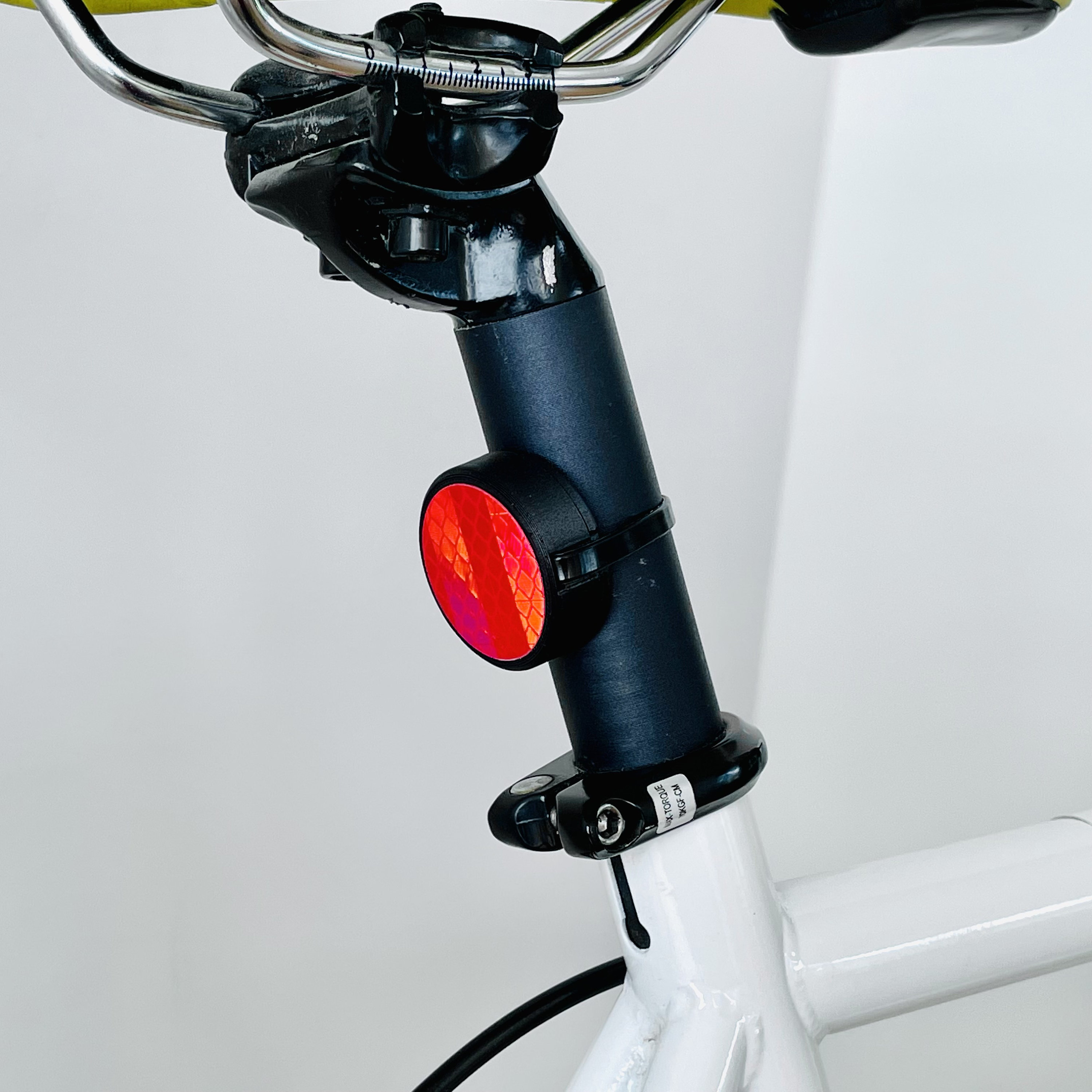 Supporto per AirTags Bike-Mount montaggio semplice Supporto antifurto universale compatibile con AirTag con viti e attrezzi Antifurto per portabottiglie 