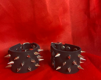 Spike up Wrist Cuff