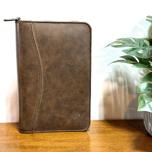 Vintage dagtimer brun pärmorganiserare fickor och pennögla 6-ringar 5,5x8,5