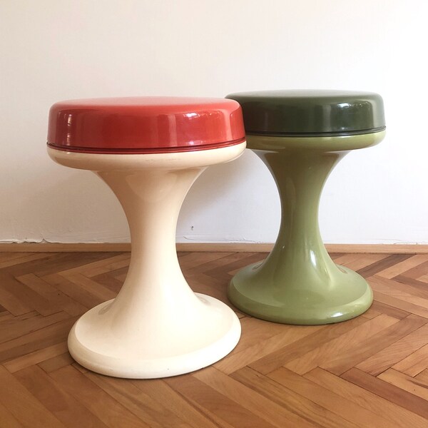 R E S E R V E D//Groen en Wit/Rood Tulip Kruk / Emsa / Space-age Kruk / 70's Vintage Plastic Kruk / Tulpenhocker / Made in West Germany