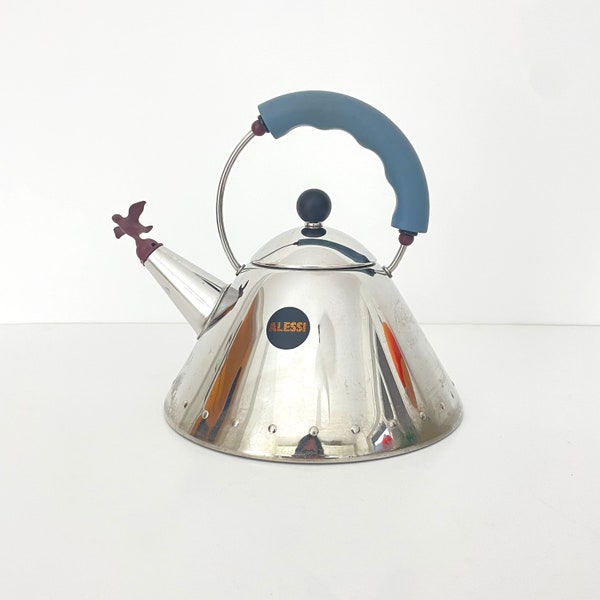 Bouilloire originale Alessi 9093 avec tasse / bouilloire Bird Whistle / bouilloire à thé vintage / design par Michael Graves