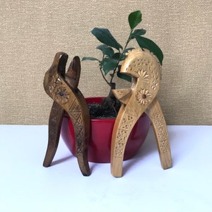 Quebra-nozes vintage / Quebra-nozes esculpido em madeira natural / Conjunto de dois