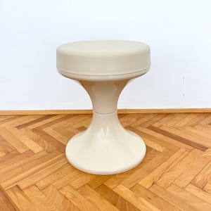 Vintage Beige Tulip Stool / Space-age Stool / 70&#39;s Vintage Plastic Stool / Tulpenhocker / Made in West Germany