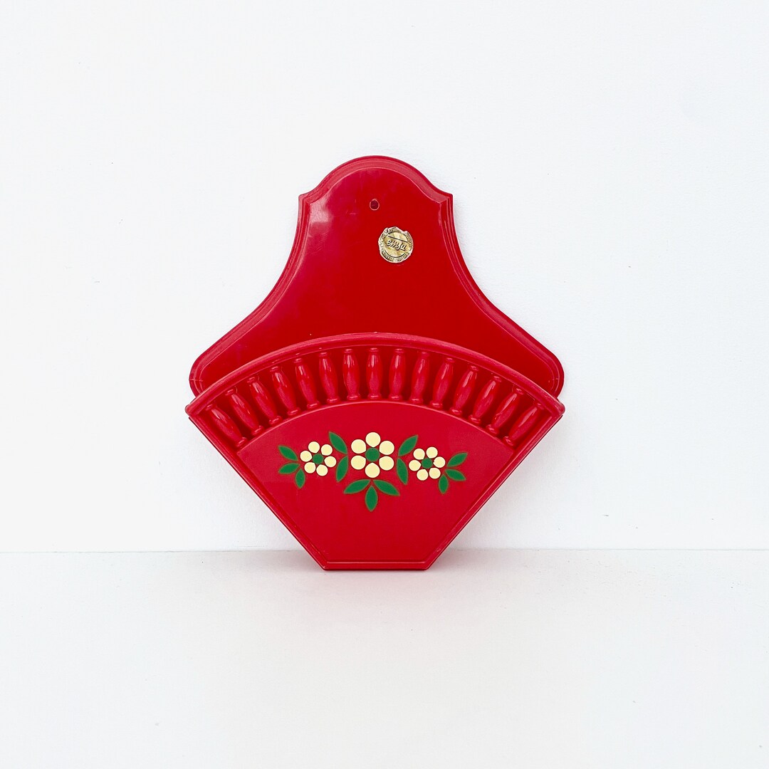 Vintage Plastic Wall Hanging Stand / Vintage Wall Pocket / Kitchen