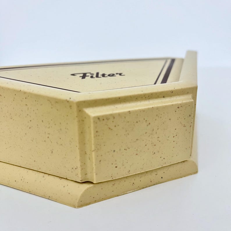 Vintage Plastic Wall Hanging Stand / Vintage Wall Pocket / Kitchen