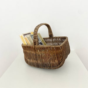 Vintage Country Picnic Basket