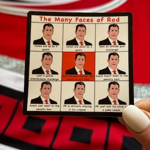 Puede incluir: Una pegatina humorística con una cuadrícula de nueve caras de dibujos animados de un entrenador de hockey, cada una representando una reacción o situación diferente. El título de la pegatina es "The Many Faces of Rod".