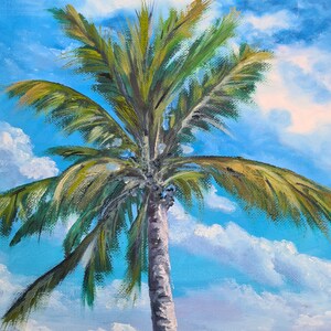 Puede incluir: Una pintura de una palmera con hojas verdes sobre un cielo azul con nubes blancas.