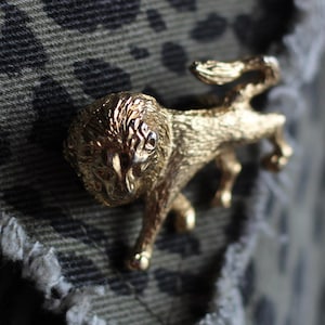 Vintage Lion Gold Tone Enamel Brooch or Necklace Pendant,Safari Theme Pin,Statement Animal Jewelry,Symbolic Lion Fashion Pin,King of Jungle