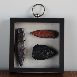 Vintage Framed Arrowhead Wall Art,Spearhead Shadowbox Frame,Primitive Fossil Stone Replica Display Artwork