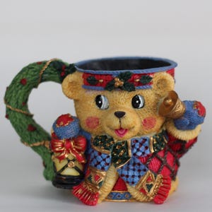 Vintage Christmas Teddy Bear Ceramic Mug with Holiday Wreath Handle,Collectible Christmas Bear Mug,3D Teddy Bear Figurine Festive Drinkware