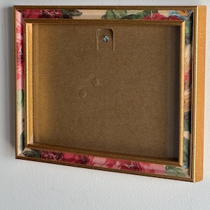 Vintage Green & Red Floral Wood Photo Frame,Multi-Orientation Wooden Frame,Gallery Wall Art,Rustic Chic Botanical Tabletop,5x7 Picture Frame