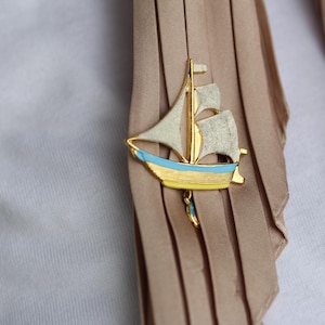 Vintage White Blue Enamel Sailboat Brooch Pin,Sailing Jewelry,Coastal Theme Jewelry,Nautical Lapel Pin,Nature Lover Brooch,Maritime Brooch