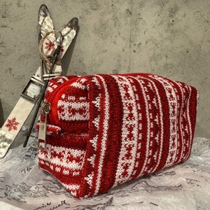 Rot und Weiß gemusterte Make-up-Tasche für Frauen, Reißverschluss Kosmetiktasche, Geometrisches Design Reise Kulturtasche, Weihnachten gestrickte Reisetasche