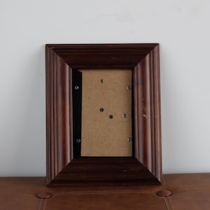 Vintage Classic Cherry Brown Wood Picture Frame,Decorative Vintage Frame,Wall Hanging for Art Print,Tabletop Picture Holder,5x7 PhotoFrame