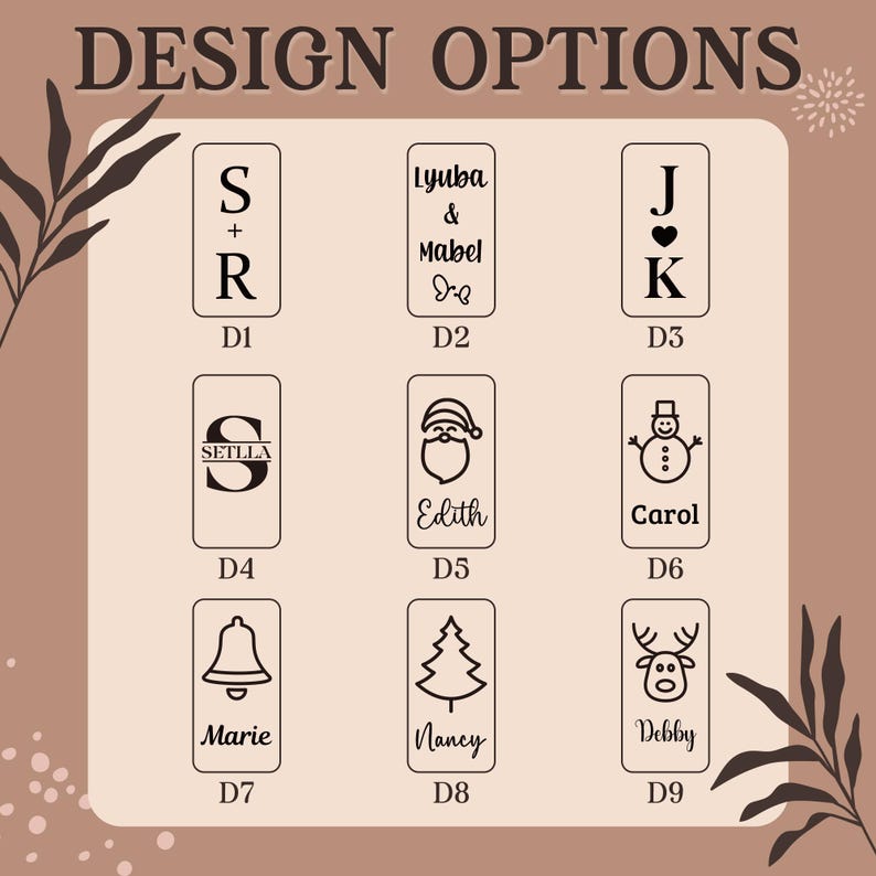 Puede incluir: Gr&aacute;fico beige con el texto "DESIGN OPTIONS" en la parte superior. Se muestran nueve opciones de dise&ntilde;o, cada una en un marco rectangular. Los dise&ntilde;os incluyen iniciales, nombres e ilustraciones navide&ntilde;as como Pap&aacute; Noel y un mu&ntilde;eco de nieve.