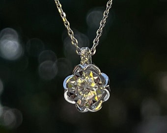 0.5 Ct Round Diamond Scalloped 18K Gold Necklace