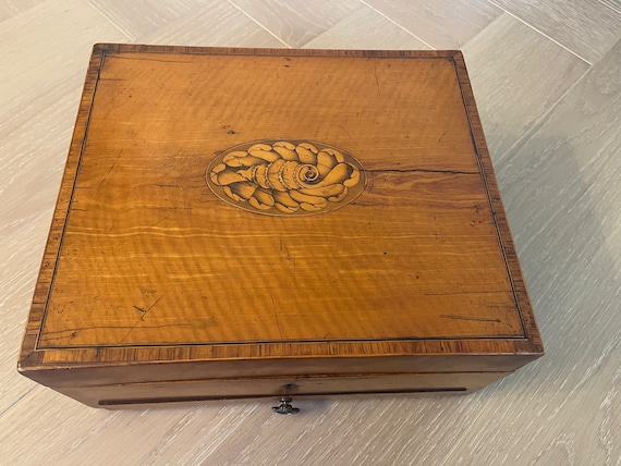 Antique 19th Century Walnut and Fruitwood Shell Inlay… - Gem