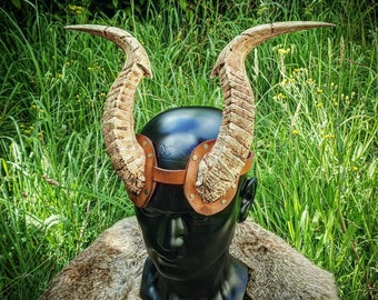 Tiefling type horns on adjustable leather base for different styles, different colors to choose from, handmade.