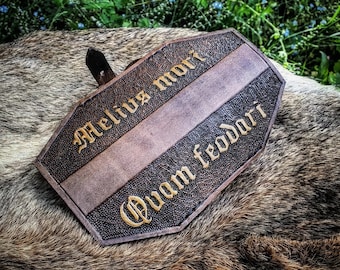 Archer's forearm protection in leather, Mary Rose type, with engraved motto "Melius mori quam feodari", unique piece, handmade