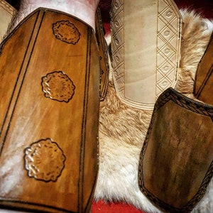 Leather forearm protection for archers based on historical models and engravings from the 15th century. Handmade 3 rose