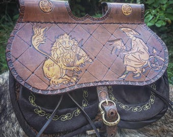 Medieval "cul de vilain" type purse with illumination of a lion musician and falconer, unique piece, handmade