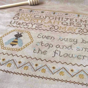 PDF Download Cross Stitch Design ~ Bee Portrait by Needle Treasures Nook Cross Stitch Bee Design, Primitive Cross Stitch Design