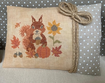 Eichhörnchen - Herbst Kreuzstichmuster, einfaches Herbst Design mit Kürbis und Sonnenblume